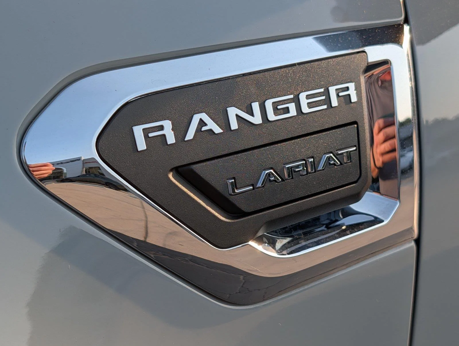 Used 2022 Cactus Gray Ford LARIAT image 37