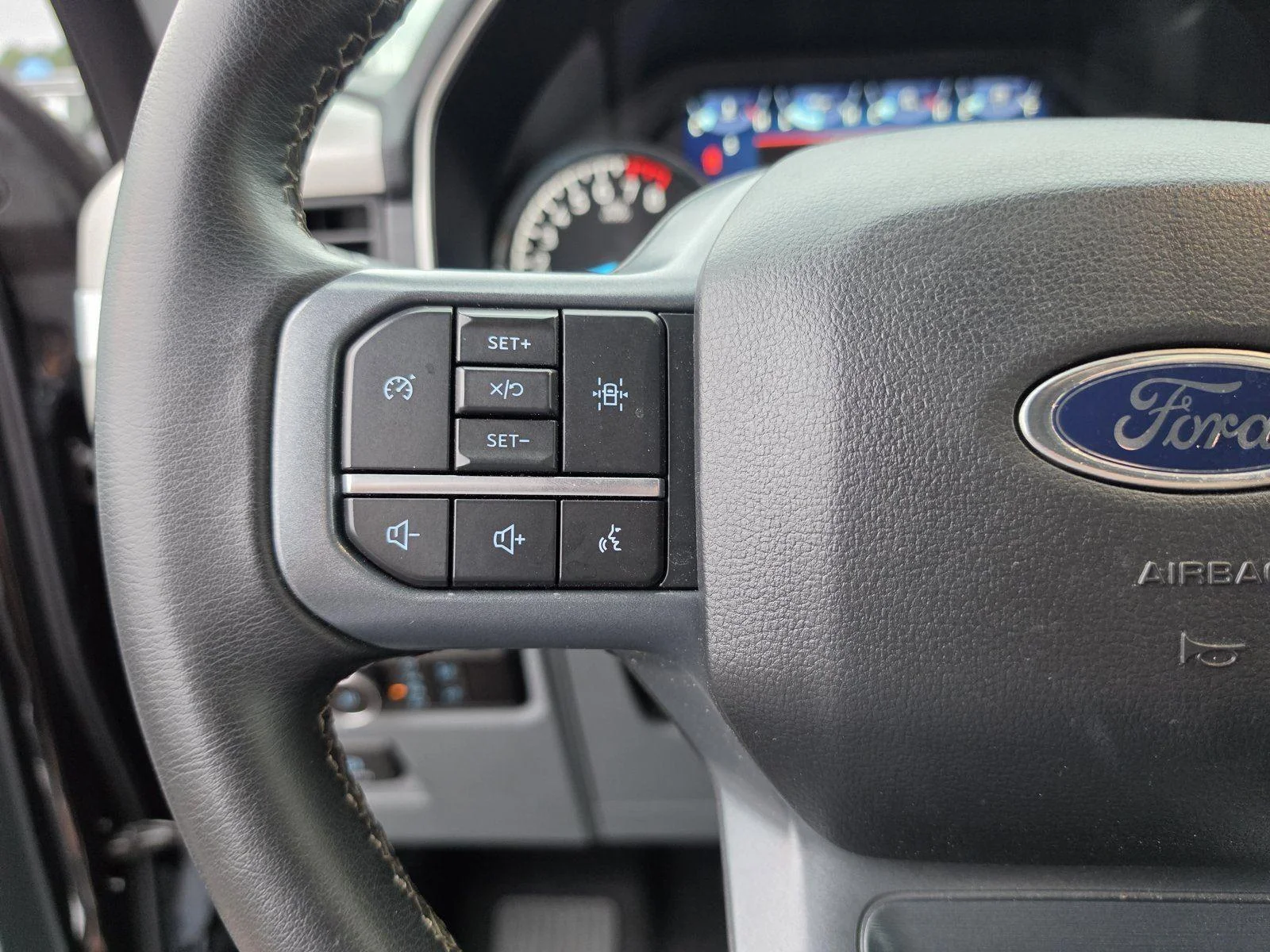 Used 2023 Agate Black Ford XLT image 28
