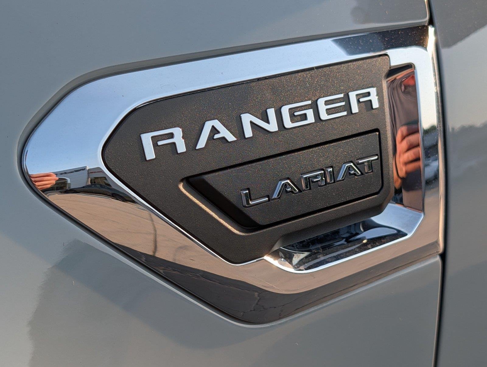 Used 2022 Cactus Gray Ford LARIAT image 37