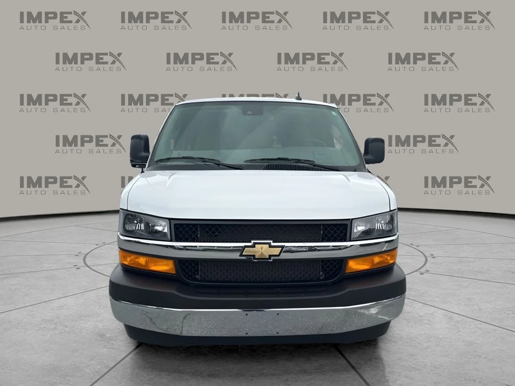 Used 2025 White Chevrolet LT image 8