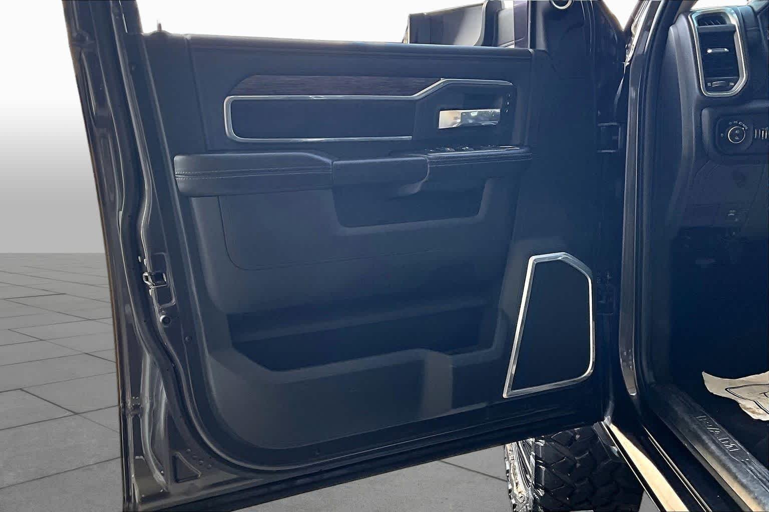 Used 2021 Granite Crystal Metallic Clearcoat Ram Laramie image 21