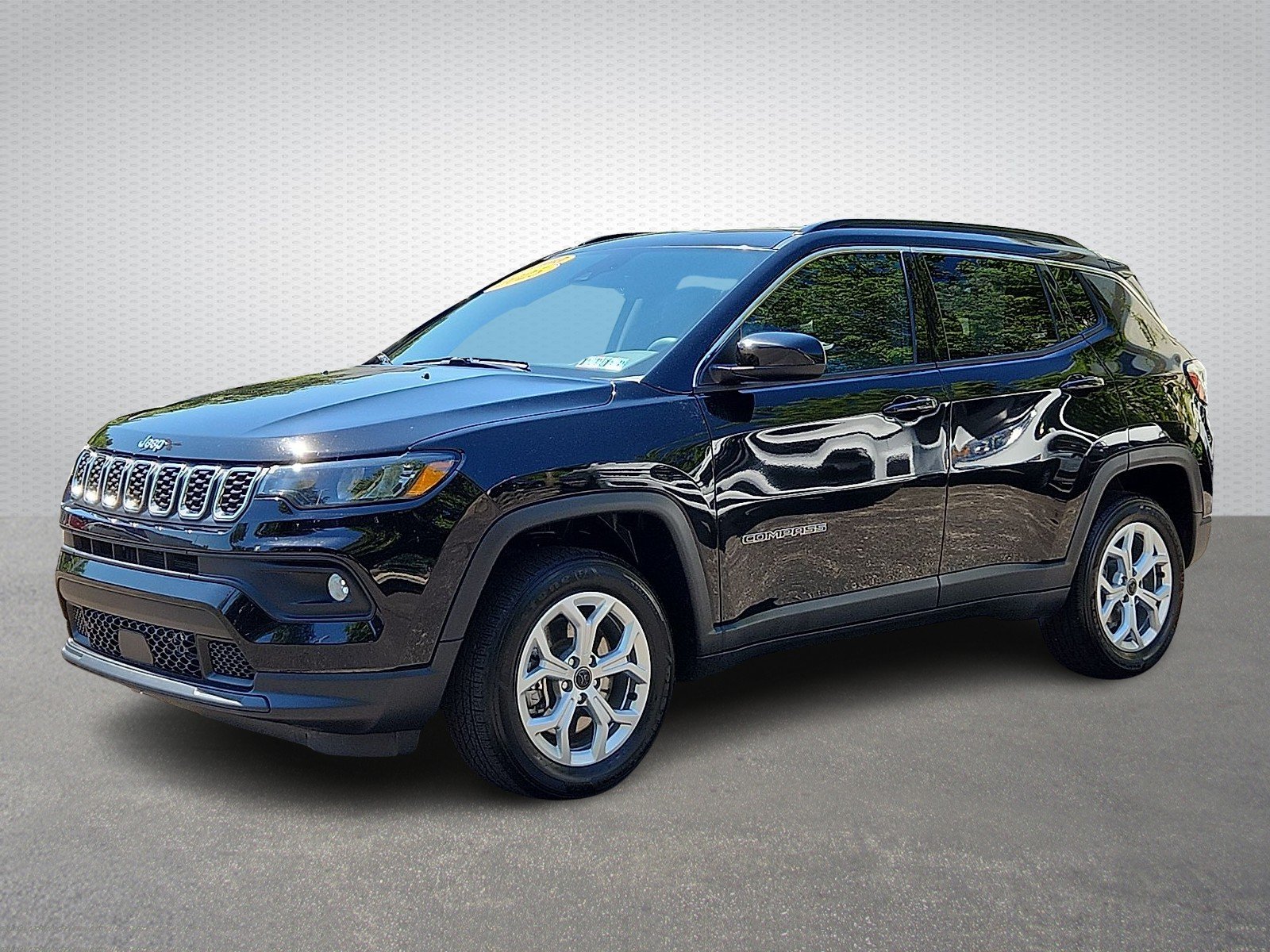 Certified Used 2025 Diamond Black Crystal Pearlcoat - PXJ Jeep Latitude 4x4 image 3