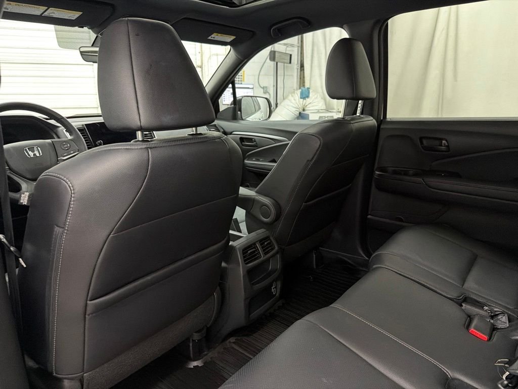 Used 2023 White Honda EX-L image 24
