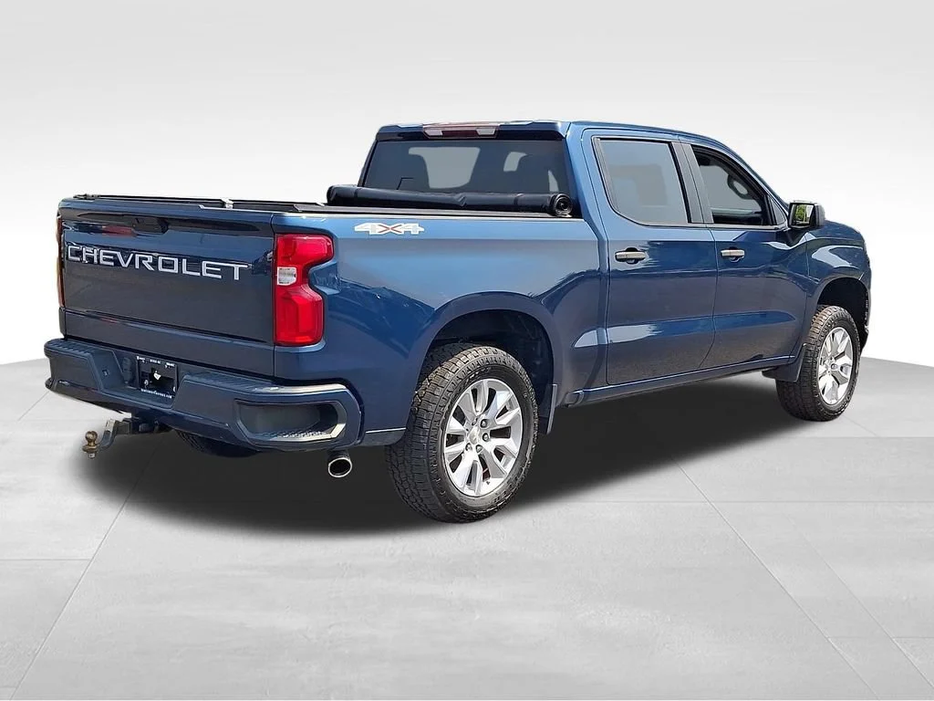 Used 2019 NORTHSKY BLUE METALLIC Chevrolet Custom image 6