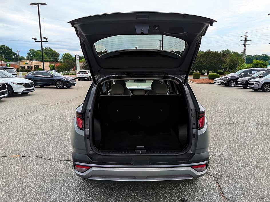 Used 2025 Hampton Gray Hyundai SEL image 47