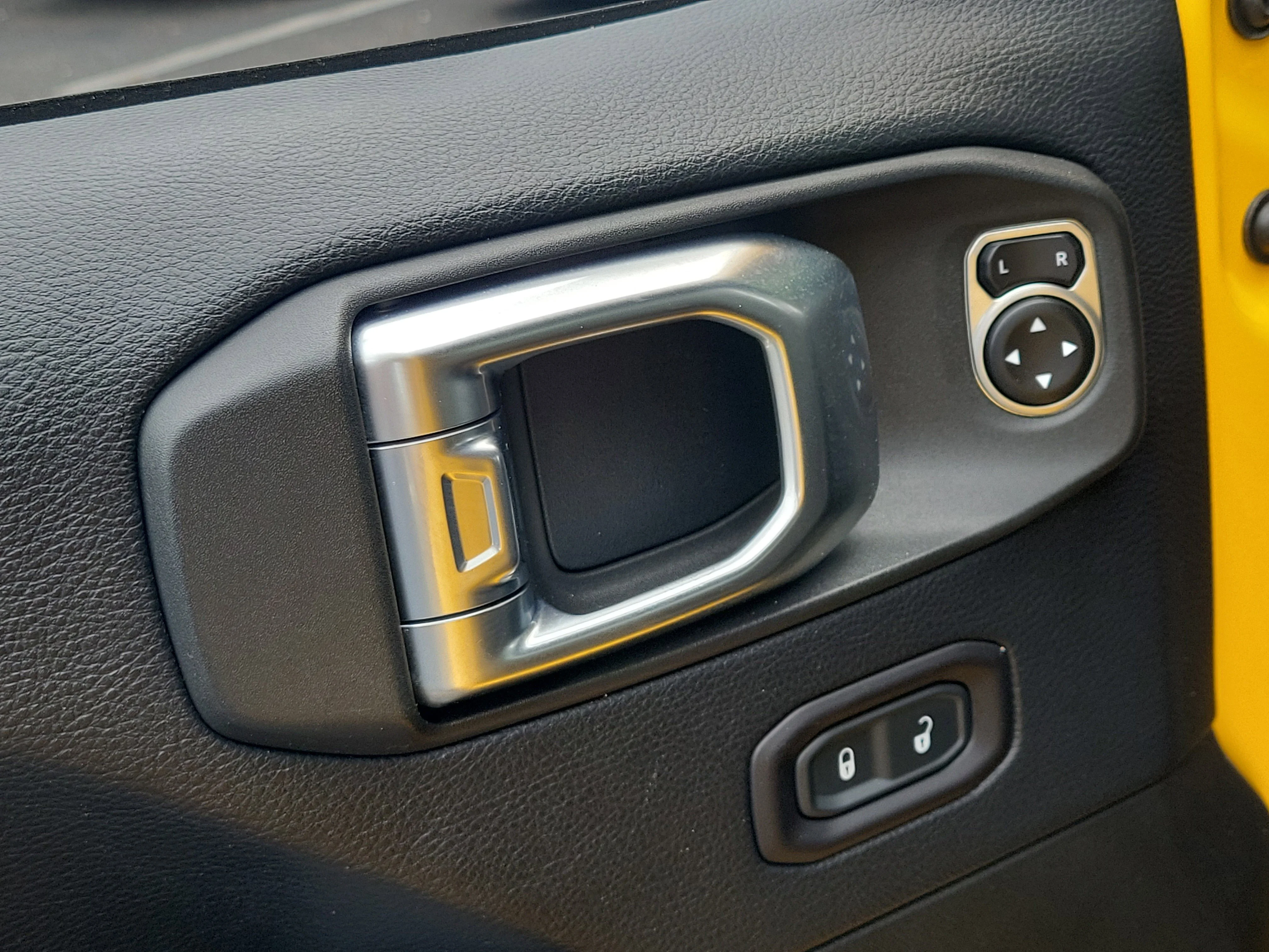 Used 2018 Hellayella Clearcoat Jeep Sahara image 21