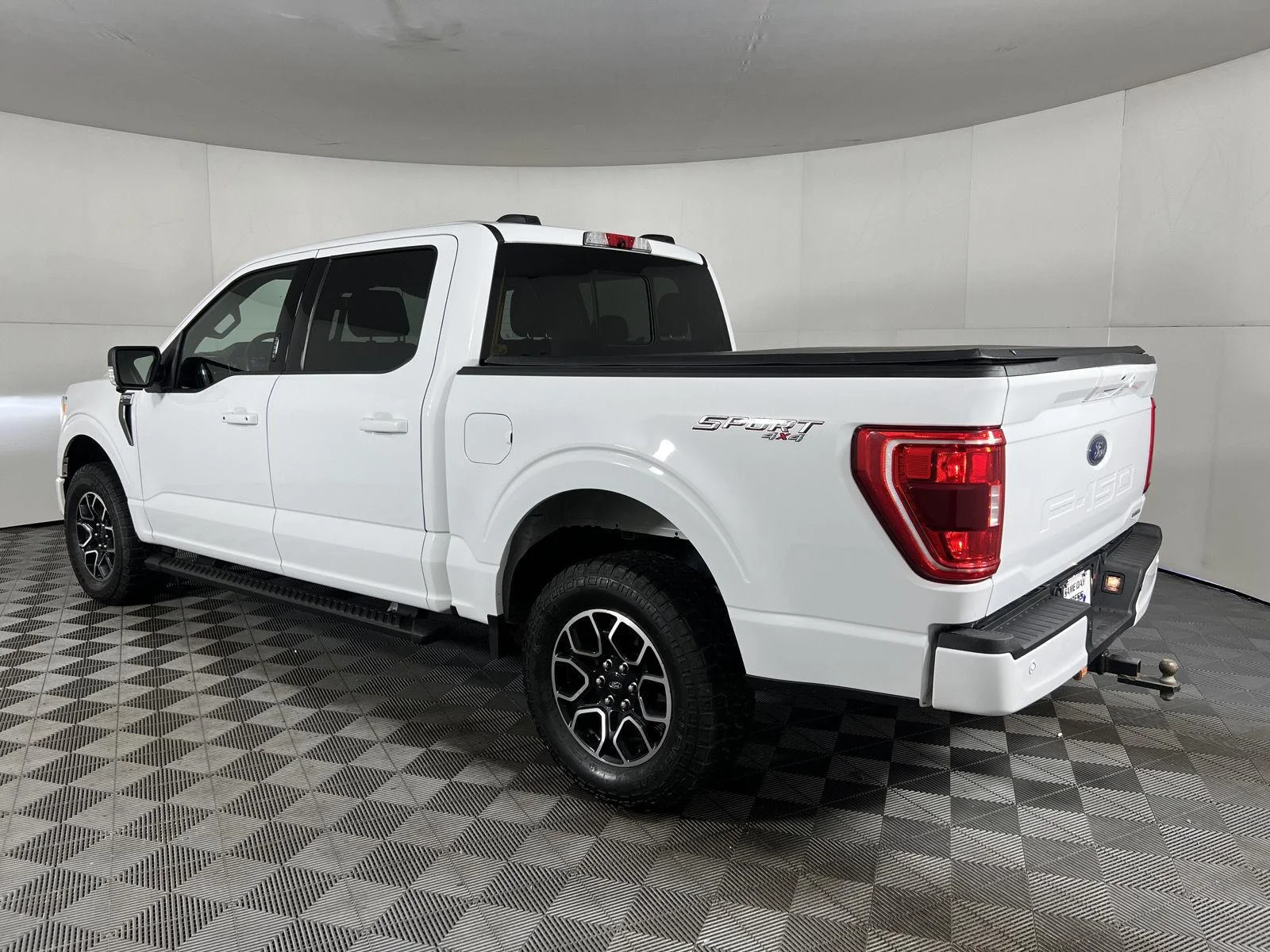 Used 2022 Oxford White Ford XLT image 5