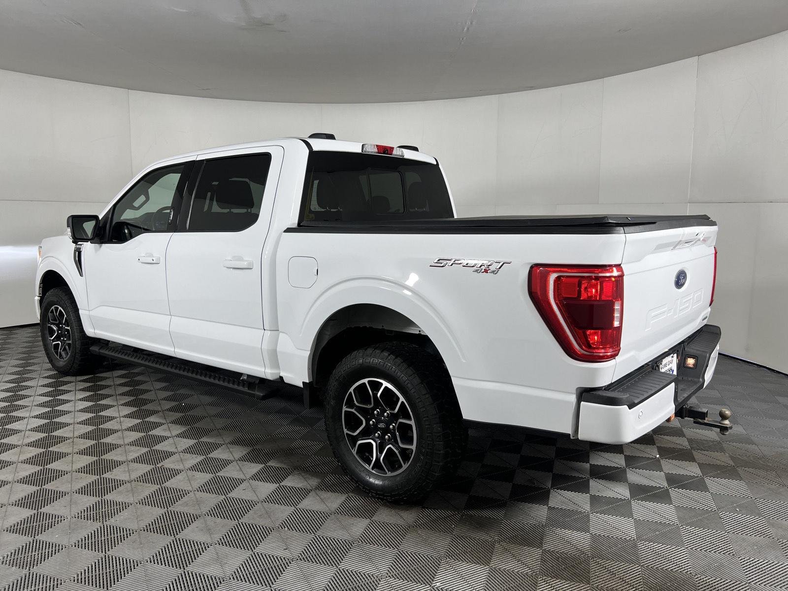 Used 2022 Oxford White Ford XLT image 5