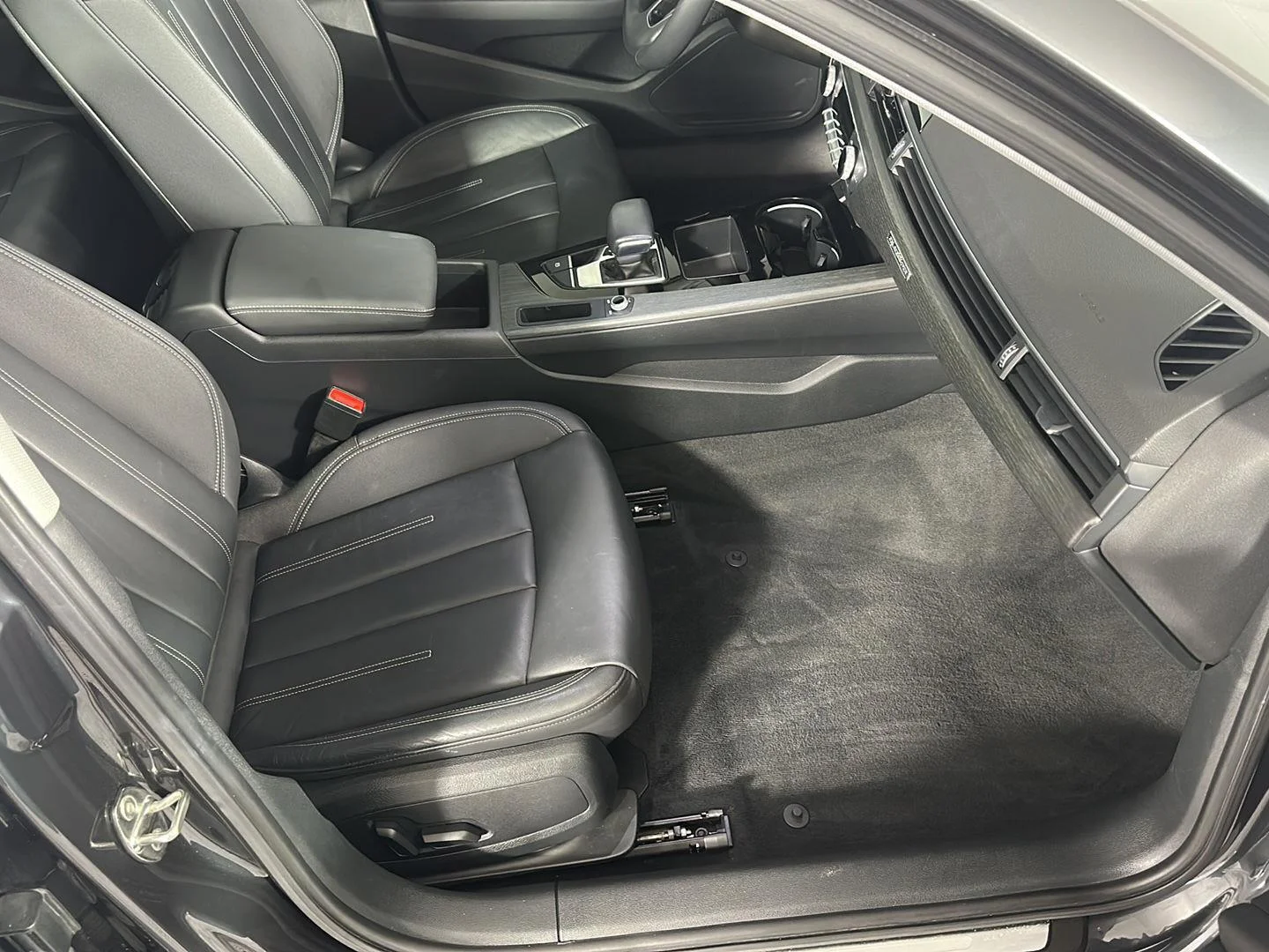 Used 2021 Manhattan Gray Metallic Audi Premium image 6