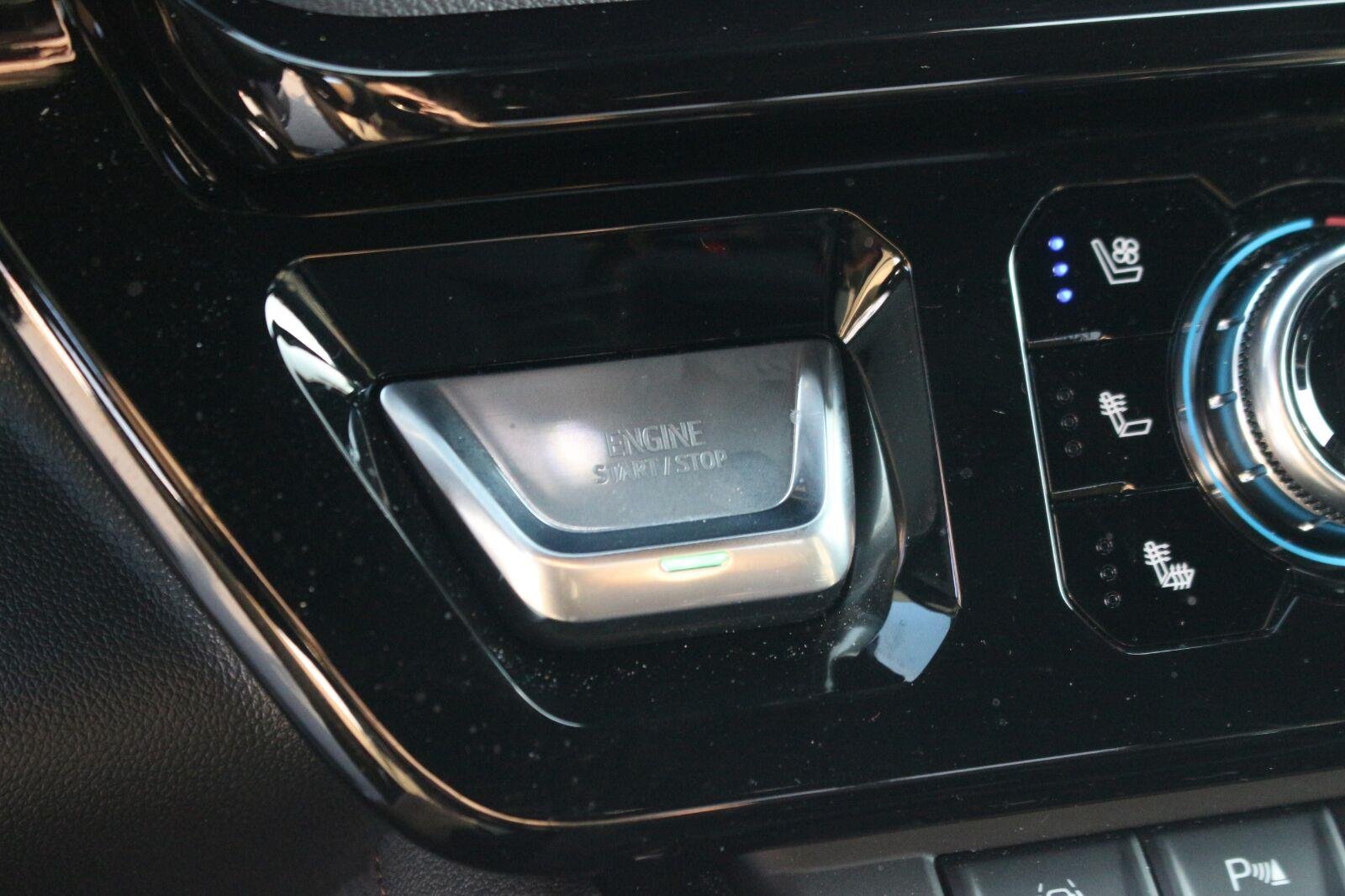 Used 2026 Summit White GMC AT4 image 29