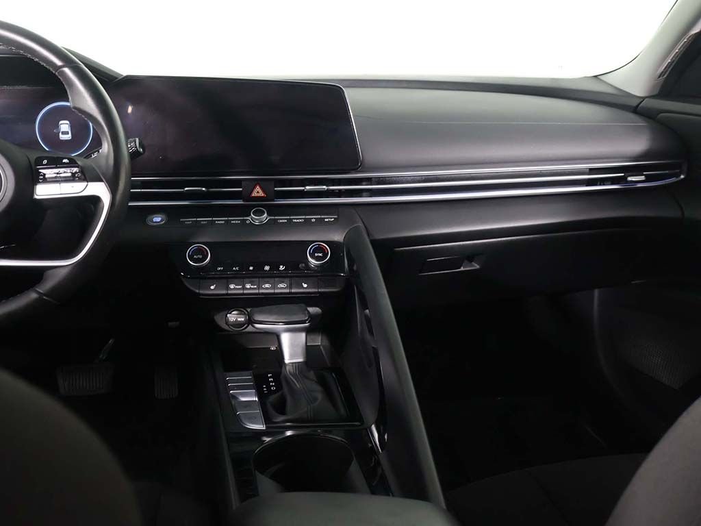 Used 2025 Black Hyundai SEL Convenience image 32