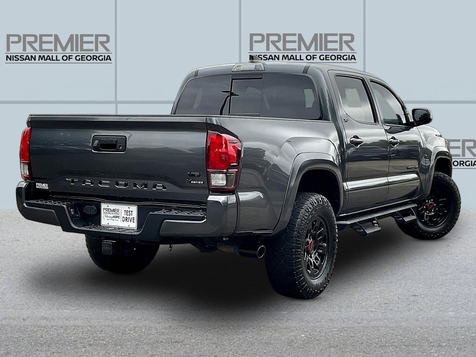 Used 2022 Gray Toyota SR5 image 7