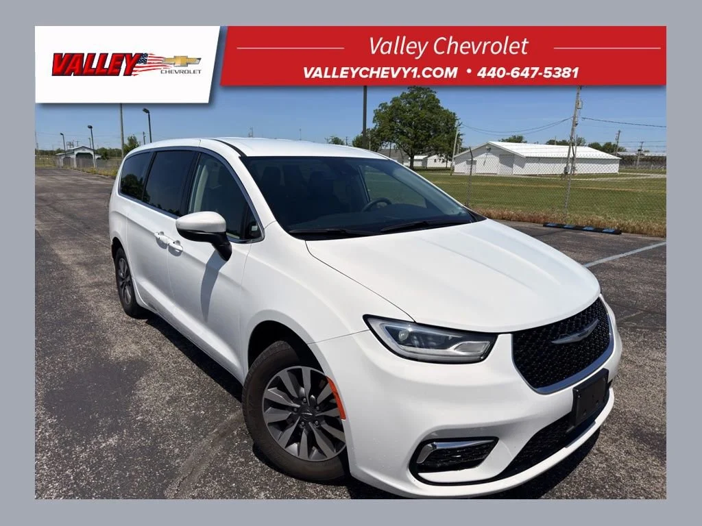 2023 Chrysler Pacifica Hybrid Touring L Hybrid's photo