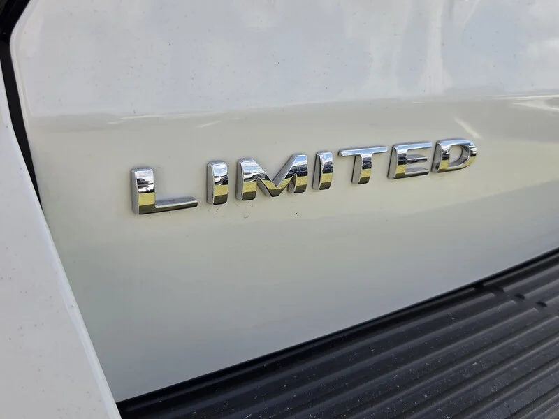 Used 2021 White Metallic FORD LIMITED image 13