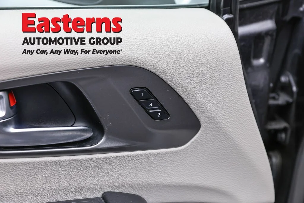 Used 2023 Gray Chrysler Touring L image 21
