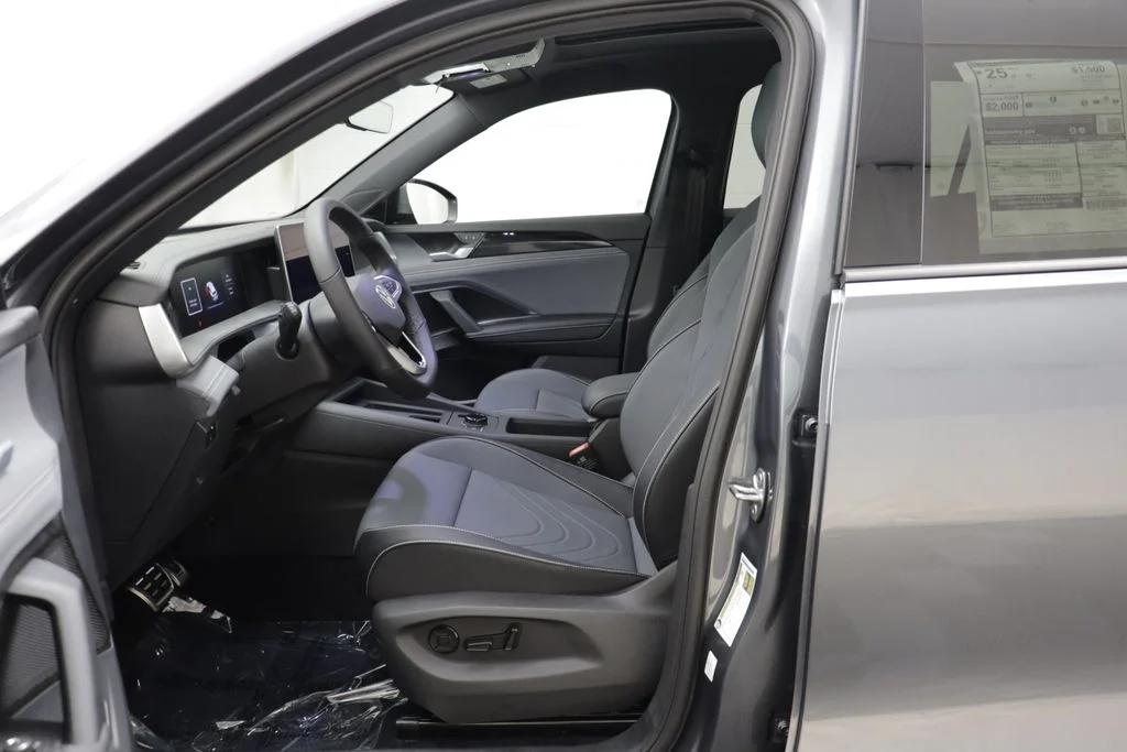 New 2026 Platinum Gray Volkswagen 2.0T SE R-Line Black image 6