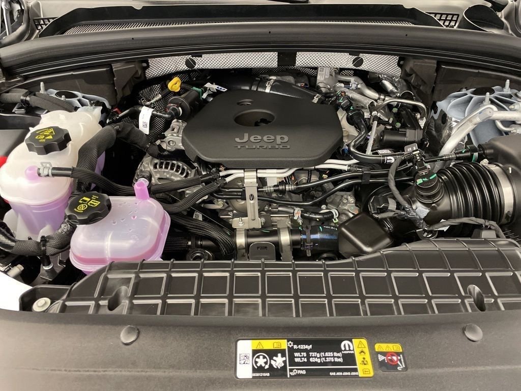 New 2026 Bright White Clear-Coat Exterior Paint Jeep Altitude image 19