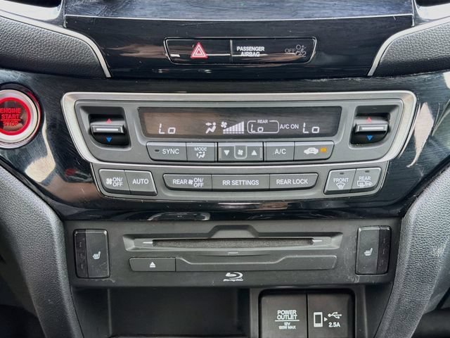 Used 2021 White Honda Touring 7-Passenger image 35