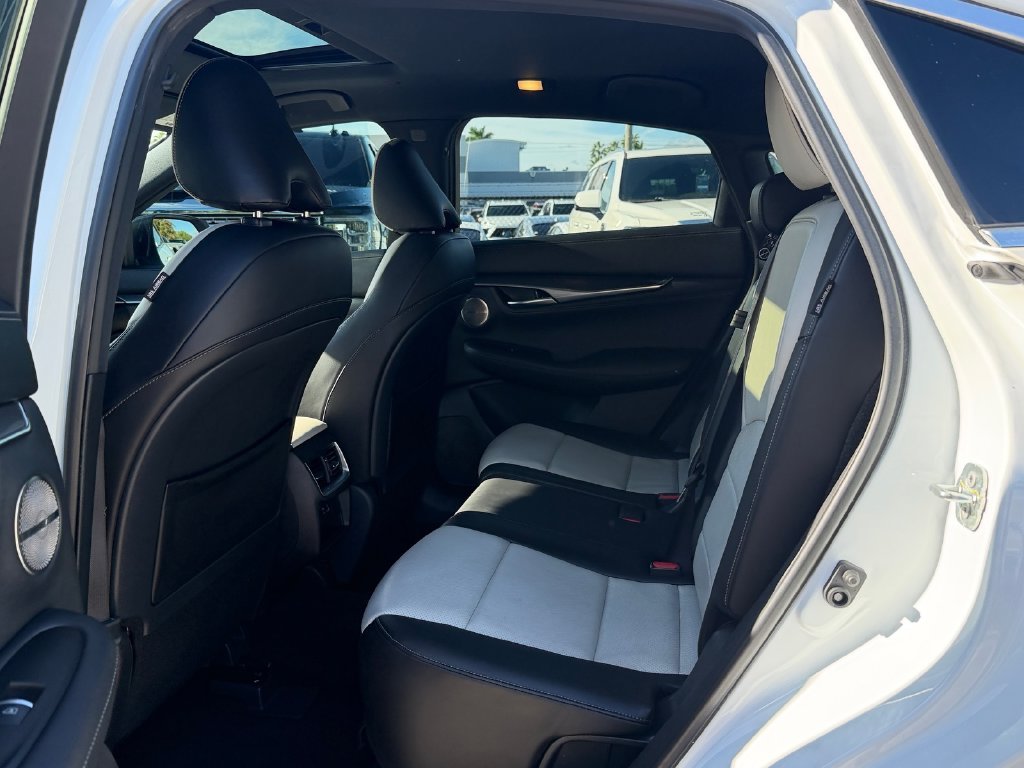 Used 2025 White INFINITI ESSENTIAL image 11