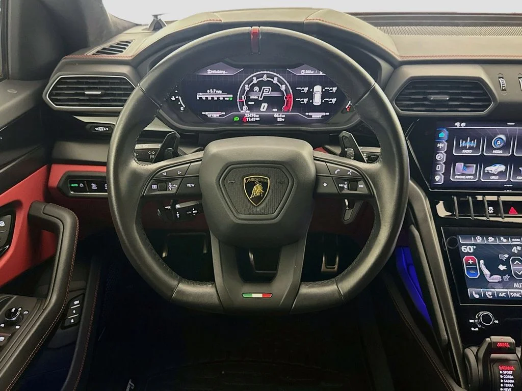 Used 2023 Red Lamborghini S image 11