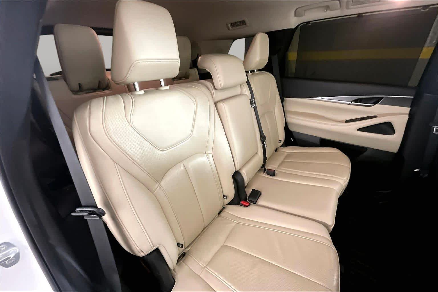 Used 2023 Majestic White INFINITI LUXE image 19