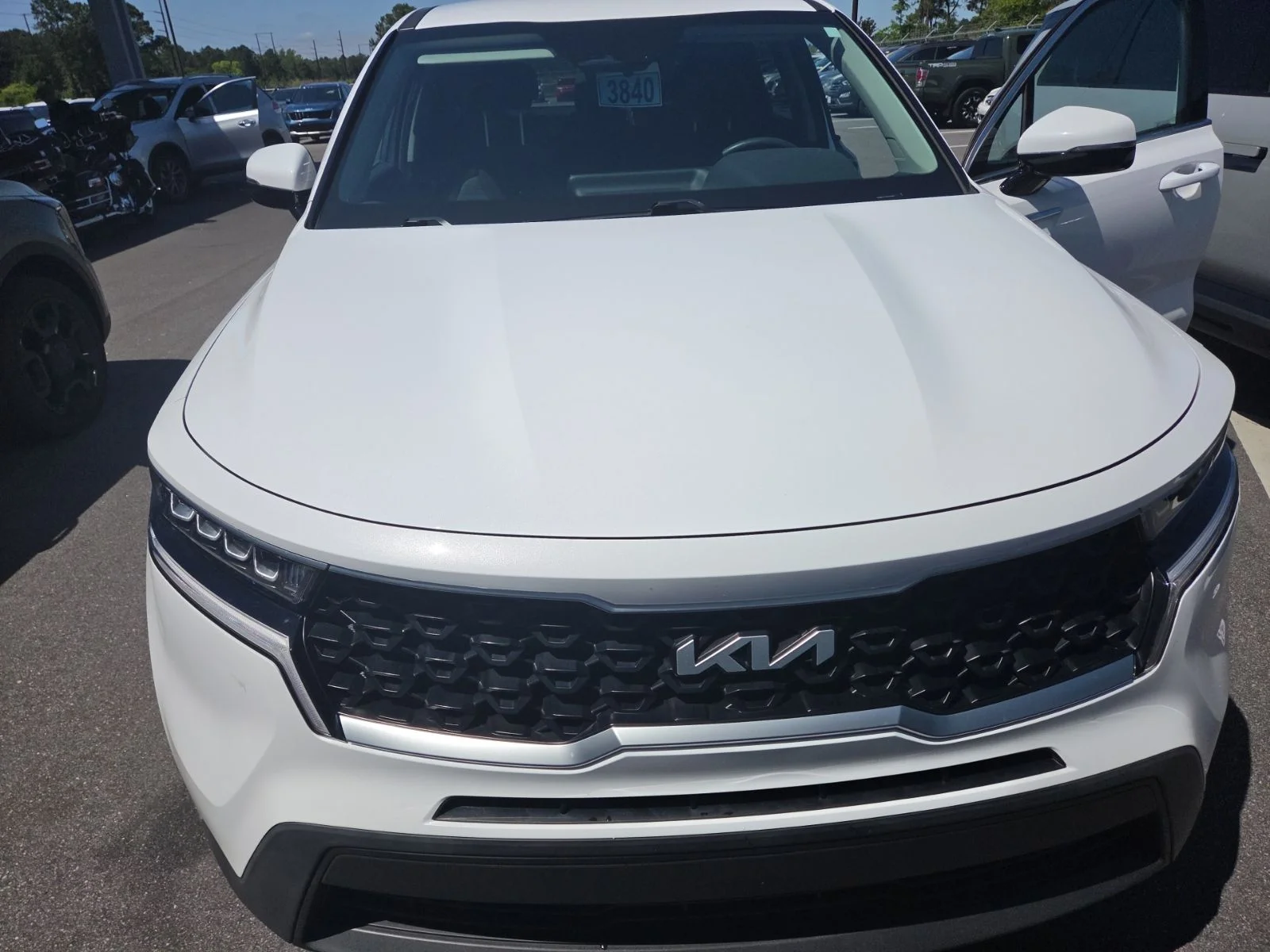 2023 Kia Sorento LX AT's photo