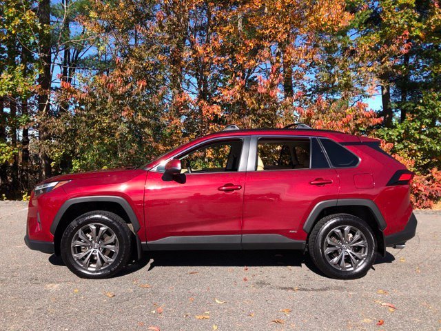 Used 2024 Pearl Toyota XLE Premium image 8