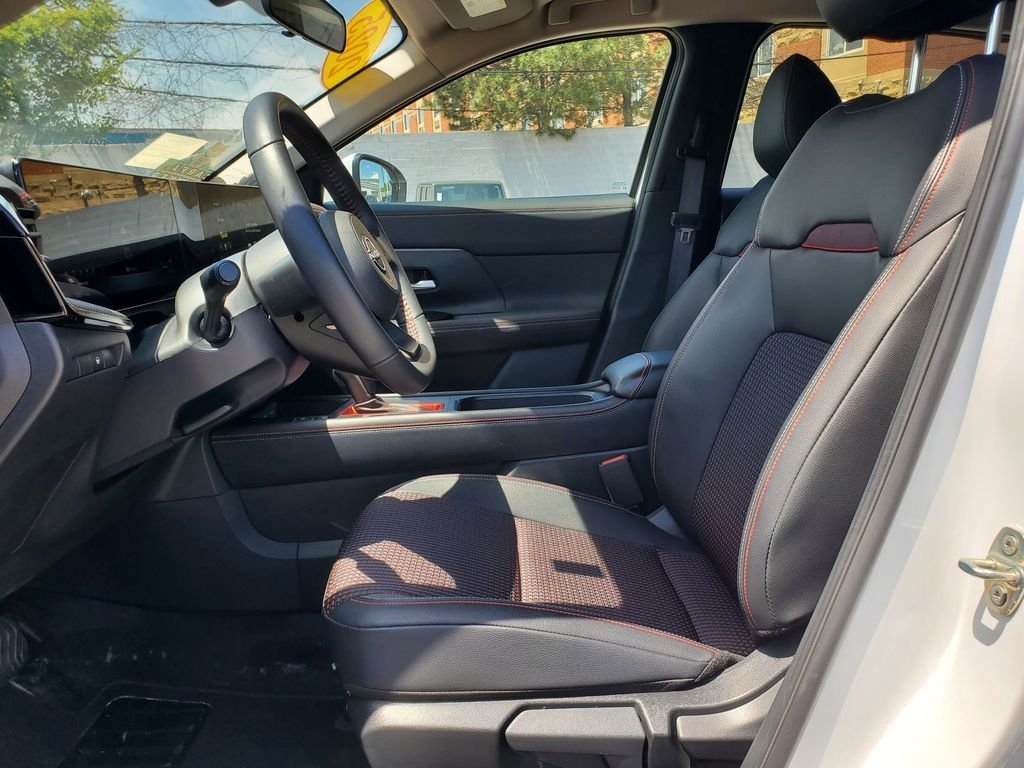 Used 2025 Aspen White Tricoat Nissan SR image 18
