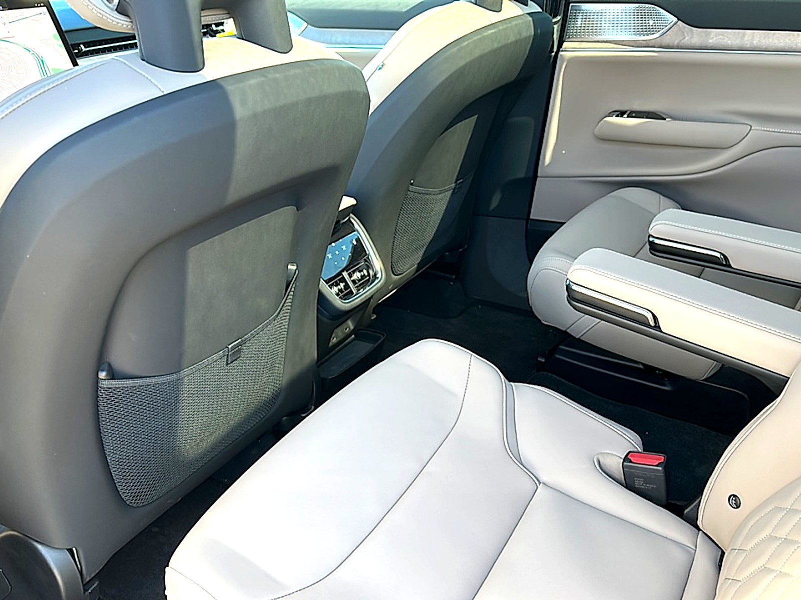 New 2025 Mulberry Red Volvo Ultra image 14