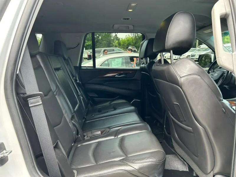 Used 2019 White Cadillac Sport Utility 4D image 30