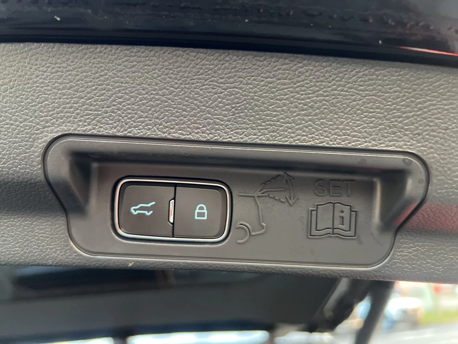 Used 2023 Agate Black Metallic Ford XLT image 28