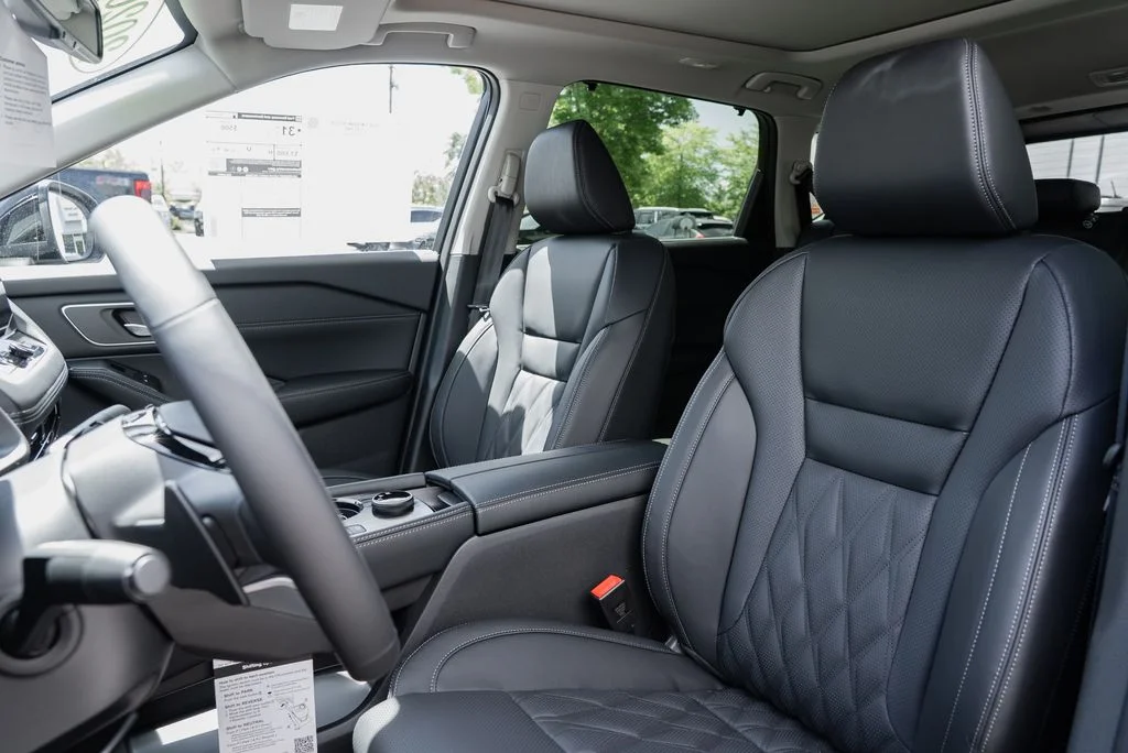 New 2026 Boulder Gray Pearl / Super Black Two-tone Nissan Platinum image 22