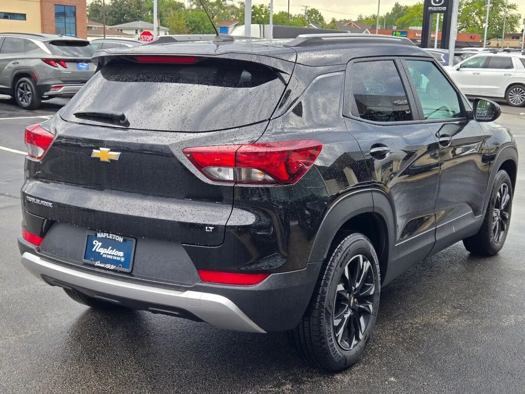 Used 2022 Black Chevrolet LT image 9