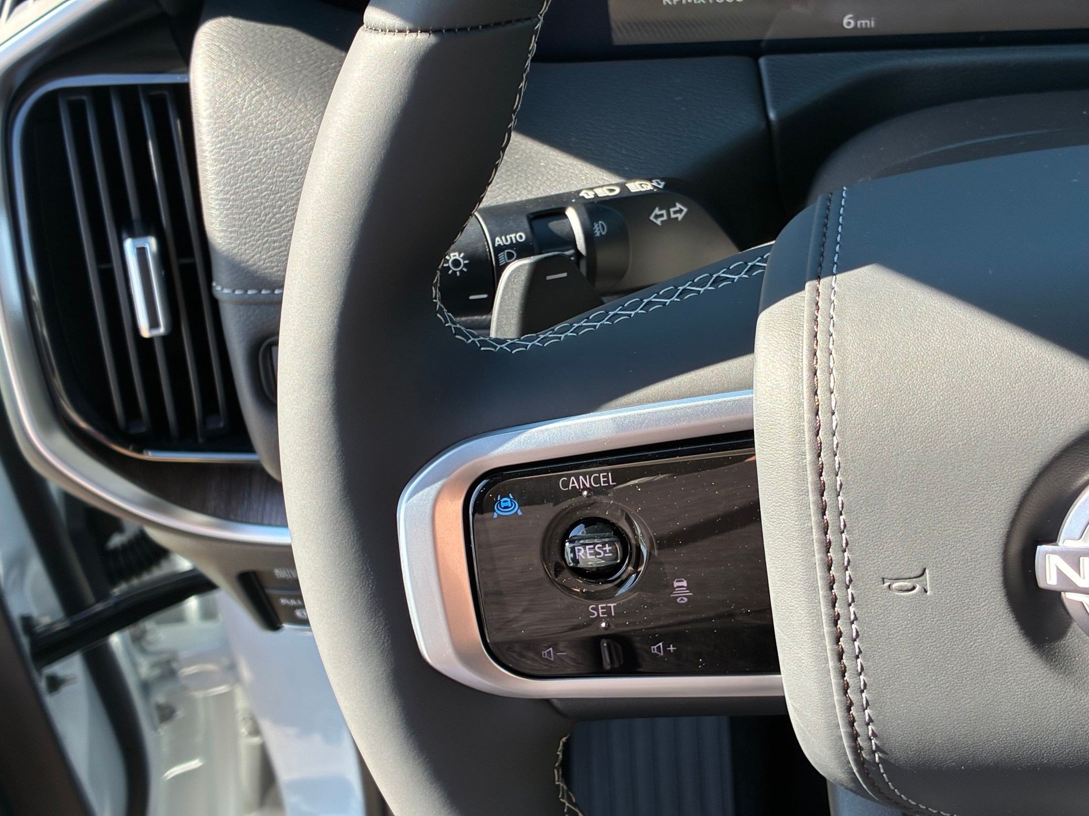 New 2026 Everest White Pearl Tricoat/Super Black Nissan Platinum Reserve image 15