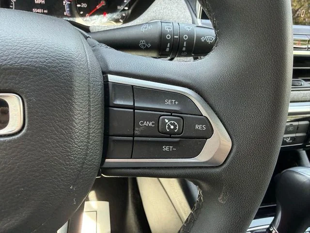 Used 2024  Jeep Latitude image 17