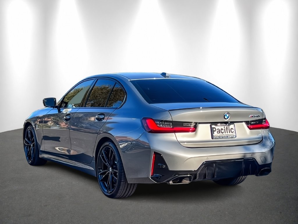 2023 BMW 3 Series photo 4