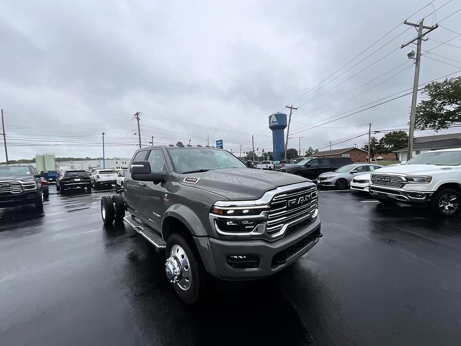 New 2027 Ceramic Gray Clearcoat RAM Laramie image 3