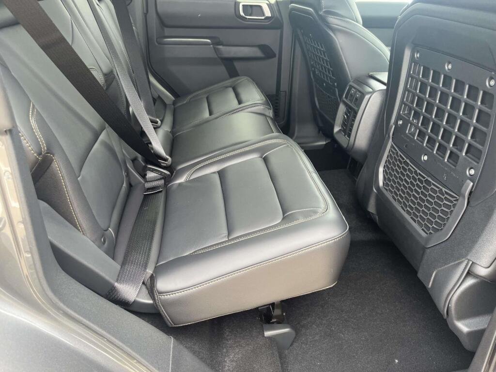 New 2025 Carbonized Gray Metallic Ford Badlands image 19