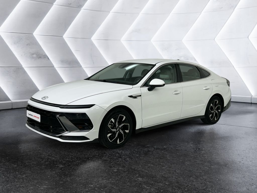 Used 2024 White Hyundai SEL image 3