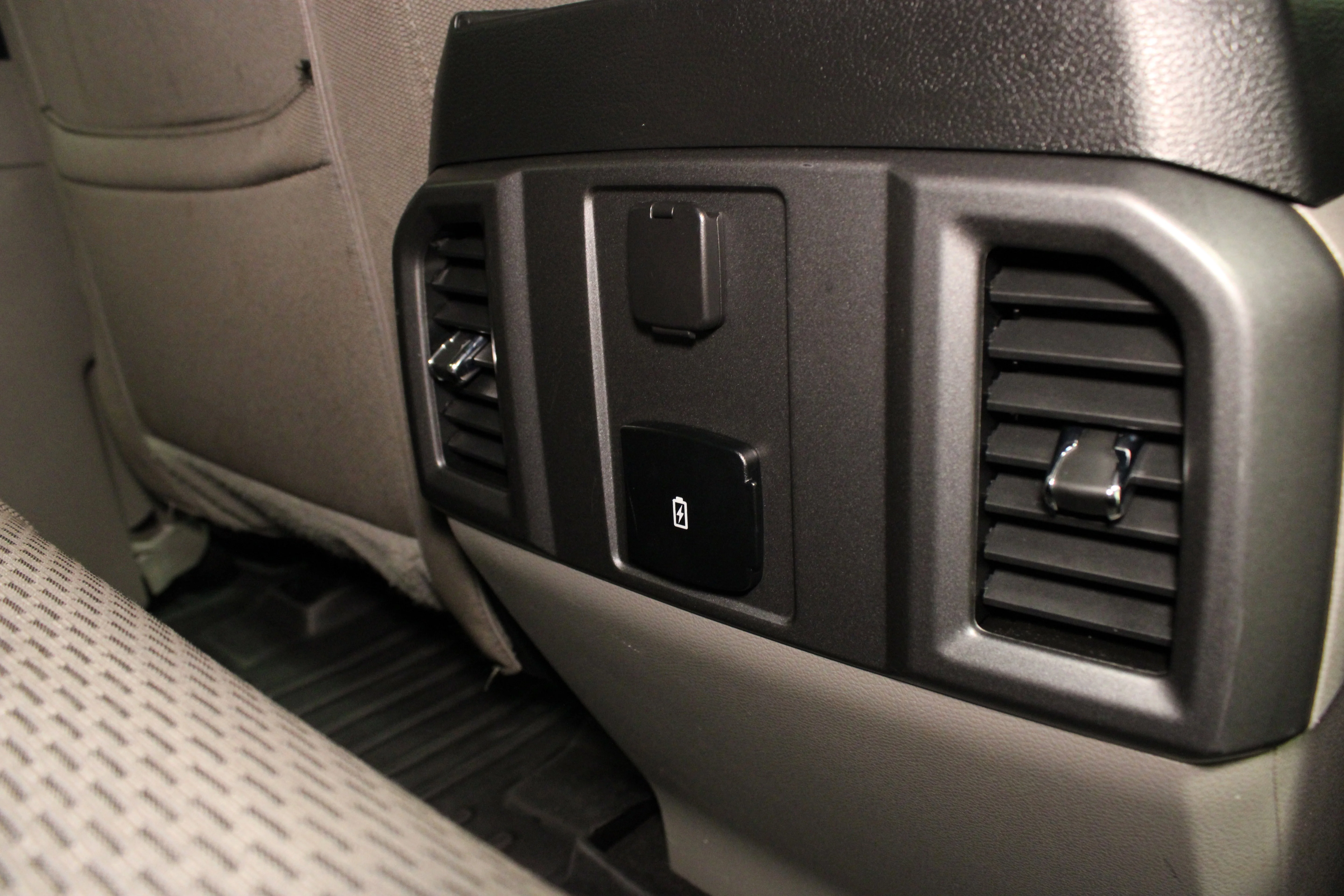 Used 2020 Magnetic Metallic Ford XLT image 18