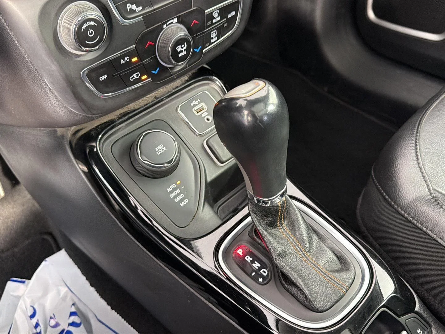 Used 2019 Granite Crystal Metallic Clearcoat Jeep Limited image 38