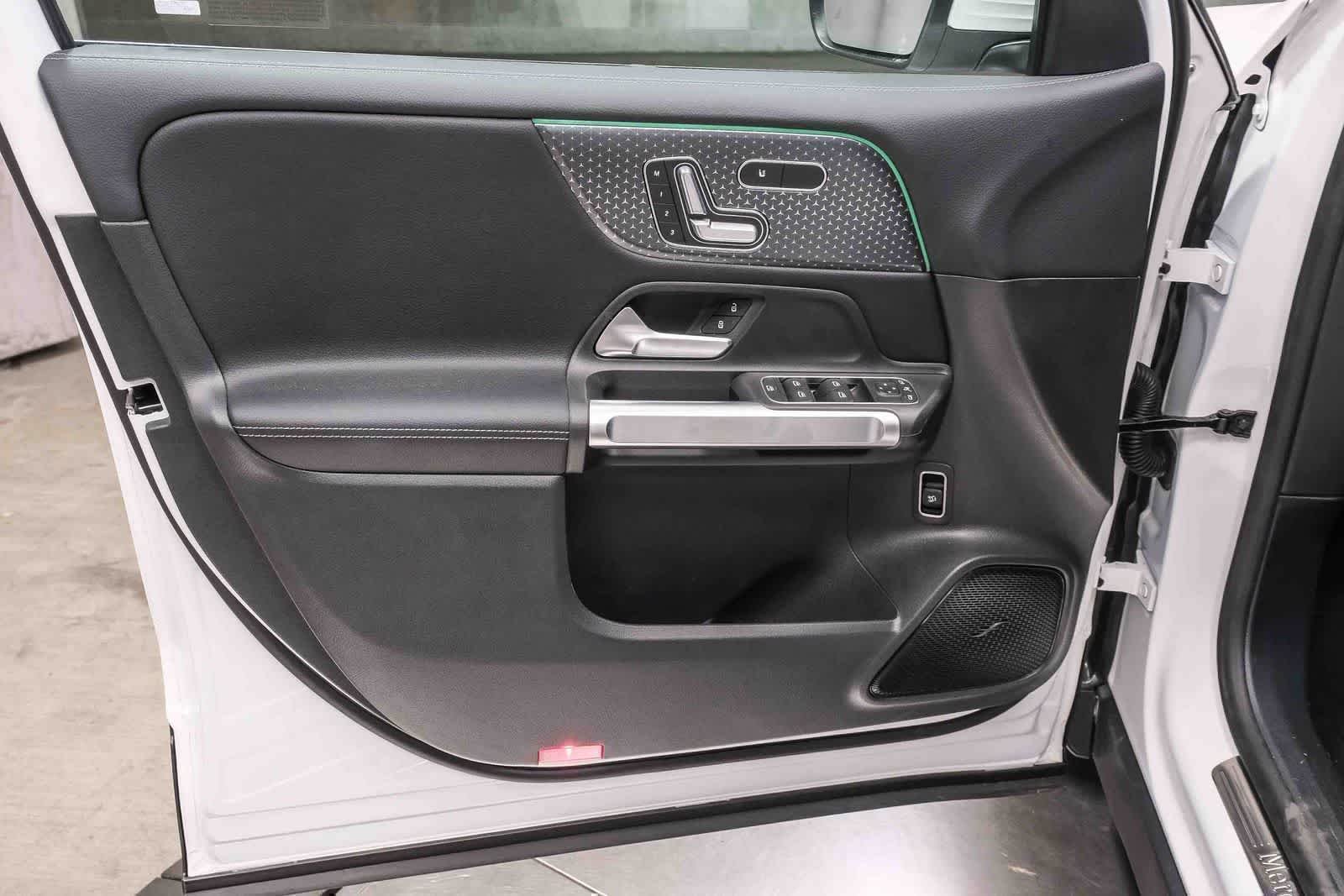 New 2026 Polar White Mercedes-Benz GLB 250 image 68