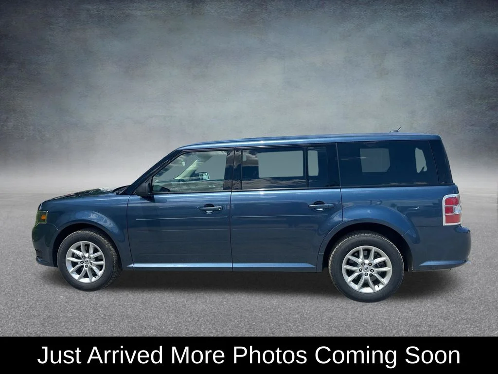 Used 2019 Blue Metallic Ford SE image 2