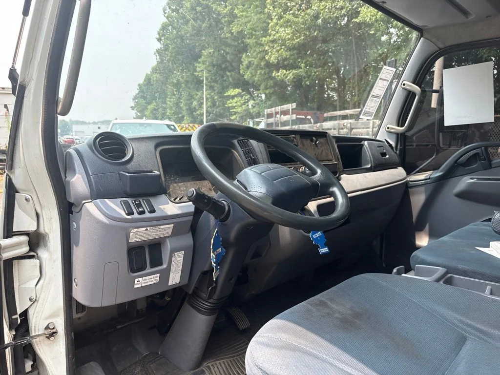Used 2015  Mitsubishi FUSO image 8