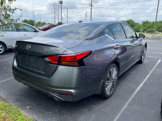 Used 2025 Gun Metallic Nissan SL image 3