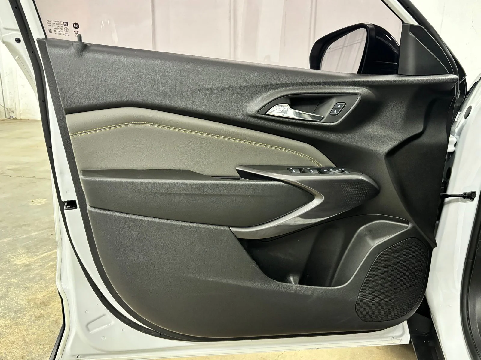 Used 2025 White Chevrolet ACTIV image 18