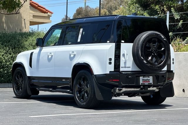 New 2026 Fuji White Land Rover X-Dynamic SE image 3