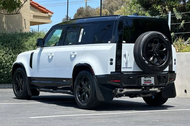 New 2026 Fuji White Land Rover X-Dynamic SE image 3