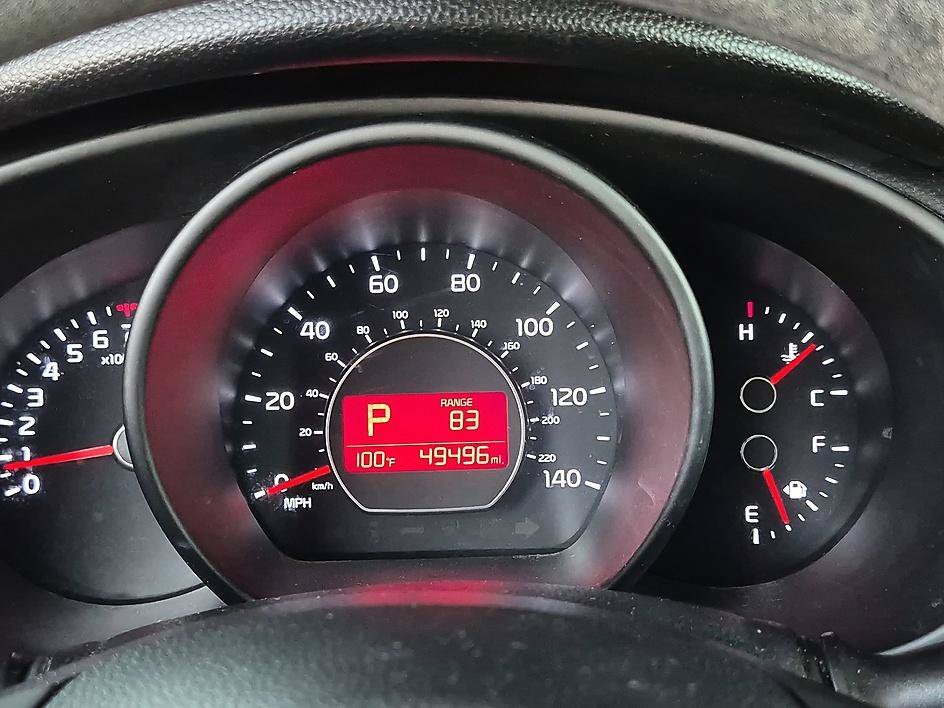 Used 2016 Fathom Blue Kia + image 19