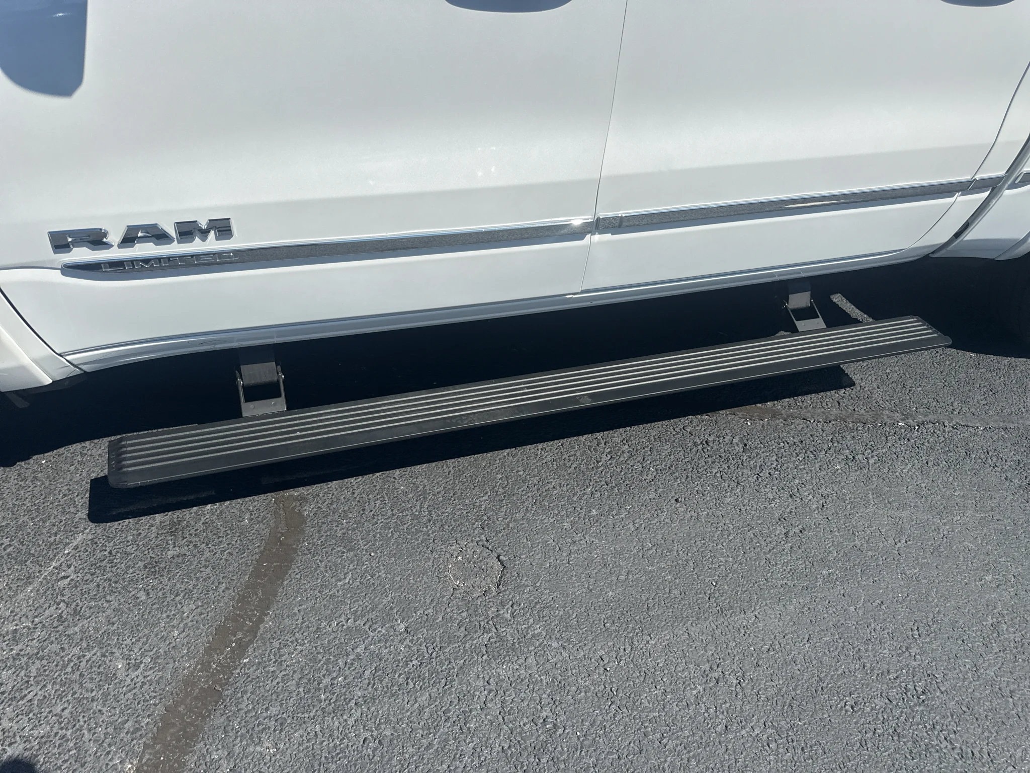 Used 2019 Ivory White Tri-Coat Pearlcoat Ram Limited image 11